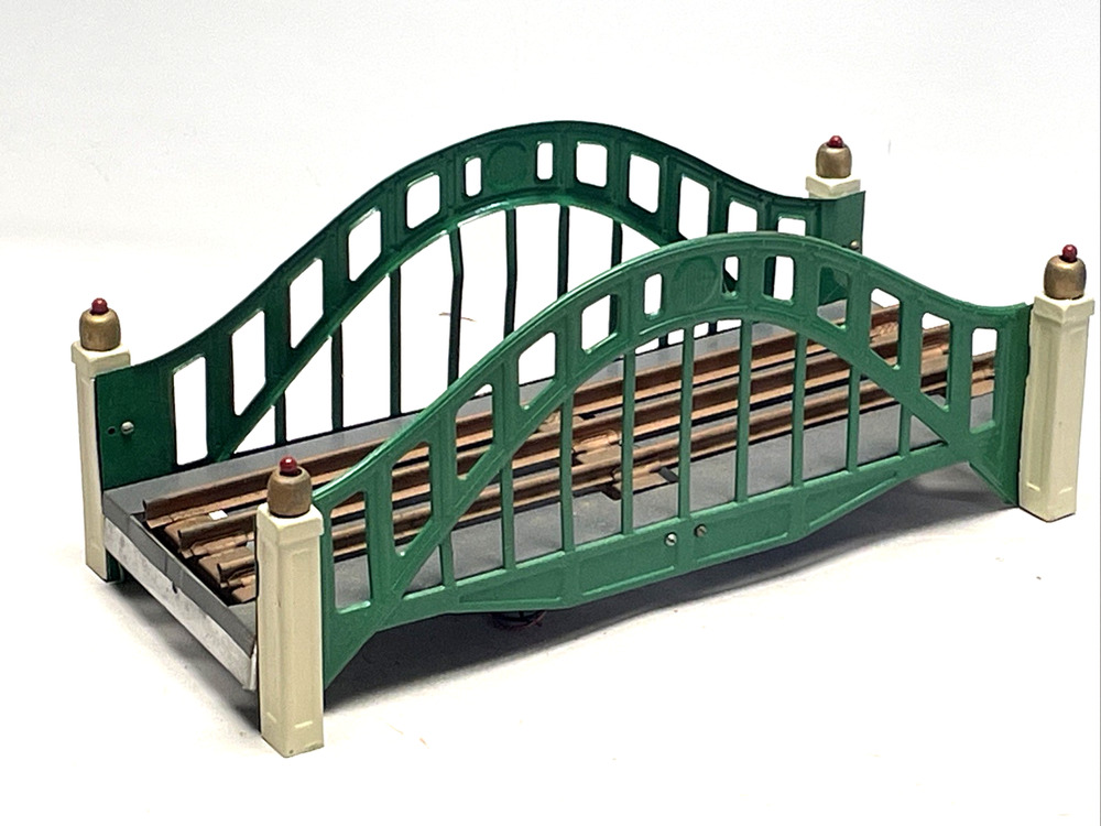 American Flyer Prewar Tinplate Arch Bridge Illuminated Lamp Posts Green 14 in